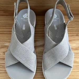 Clarks Cloudstepper Arla Kaydin Sandals Size 6 1/2 Wide - BRAND NEW Gray Beige